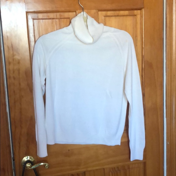 Debbie Morgan Sweaters - Debbie Morgan White Turtle Neck Sweater Size M